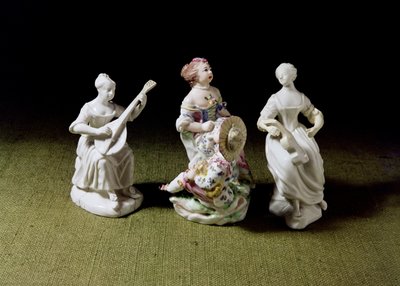 Mennecy porcelain group of a singer, lutist and guitarist by French School